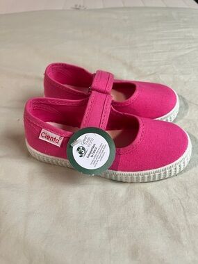 NWT Cienta Kids Mary Jane Canvas Shoes in Hot Pink